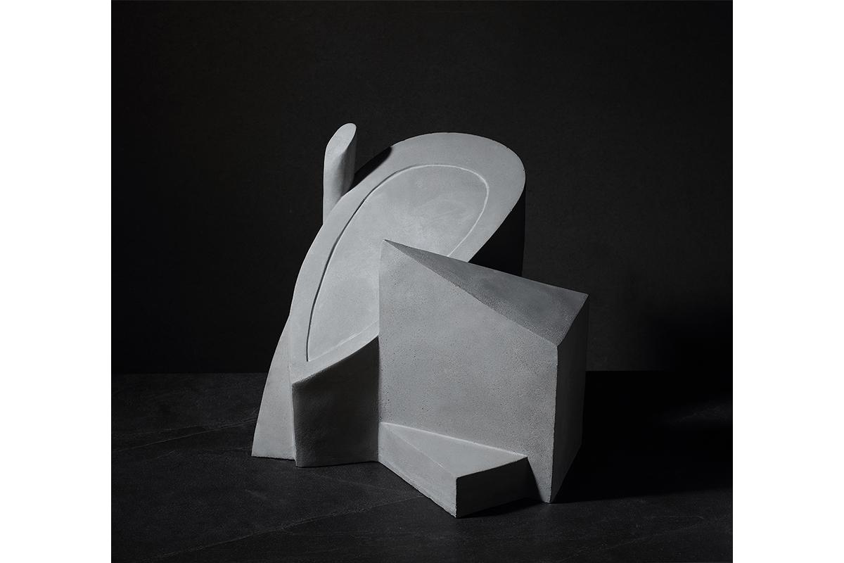 段存真　圓柱體和三角形的家屋　53×41×38 cm　泥塑，水泥翻製研磨　2021